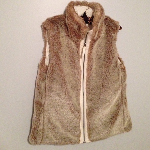 ⚡️SALE⚡️ Gap Reversible Faux Fur White Vest SM OBO - Picture 3 of 4